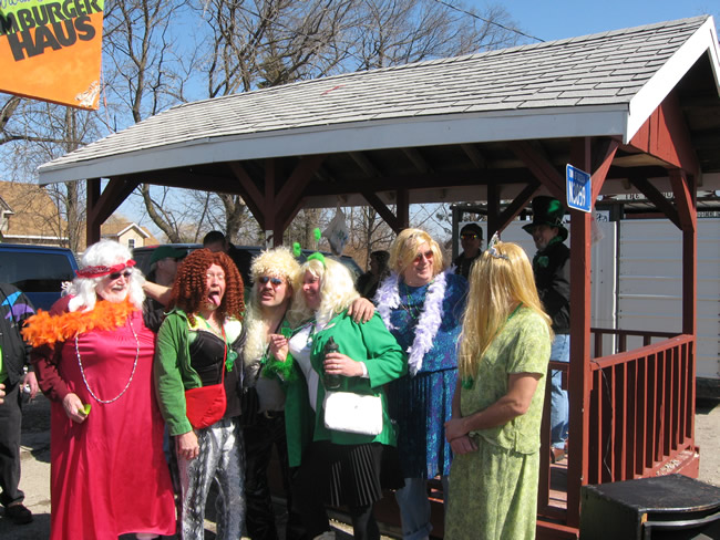 /pictures/ST Pats Float 2009 - No snow our guys keep draging/IMG_1431.jpg